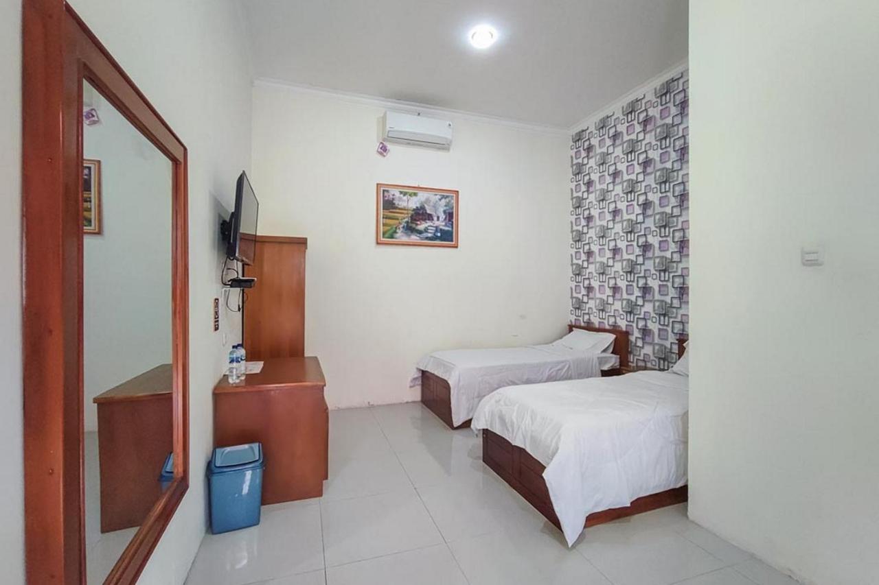 Reddoorz At Tanakatto Homestay Waikabubak Exterior photo