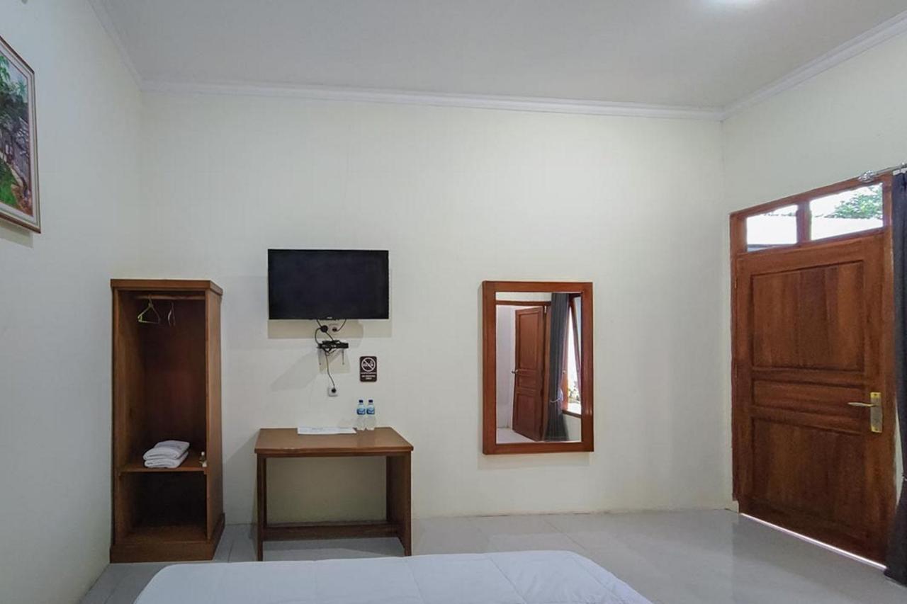 Reddoorz At Tanakatto Homestay Waikabubak Exterior photo